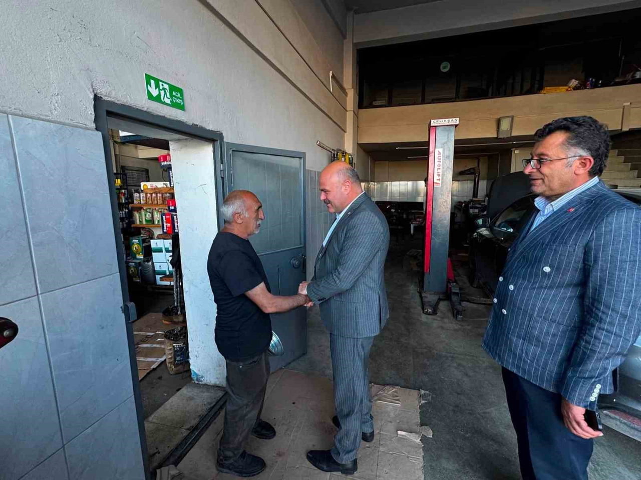 KARS'TA AK PARTİ TEŞKİLATINDAN SANAYİ SİTESİ ESNAFINA ZİYARET(KARS-İHA)