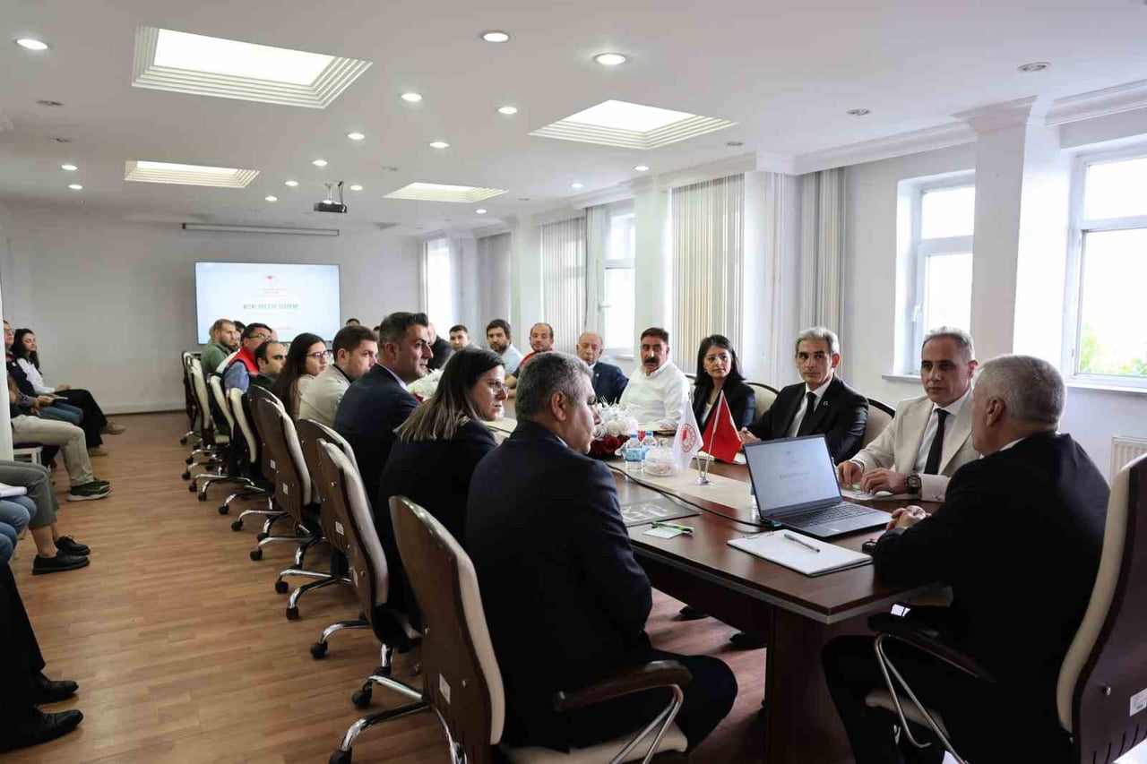KARS'TA B-REÇETE SİSTEMİ İÇİN BİLGİLENDİRME TOPLANTISI DÜZENLENDİ(KARS-İHA)