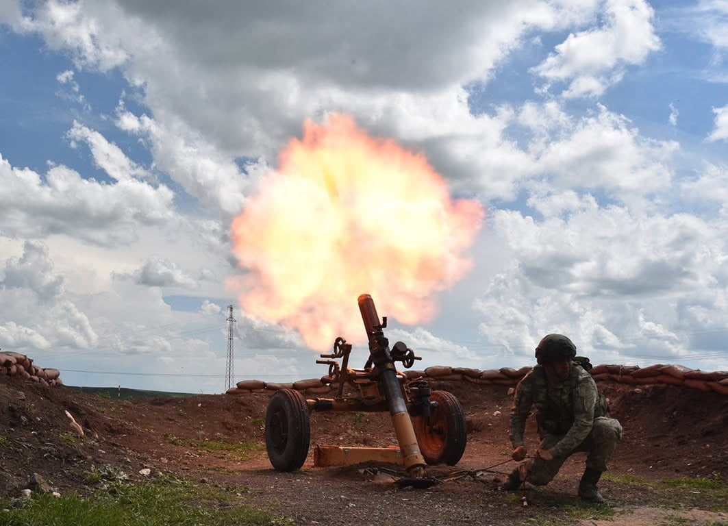 KARS'TA HUDUT BİRLİKLERİNDEN AĞIR SİLAH ATIŞLARI(KARS-İHA)