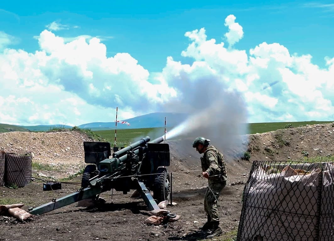 KARS'TA HUDUT BİRLİKLERİNDEN AĞIR SİLAH ATIŞLARI(KARS-İHA)