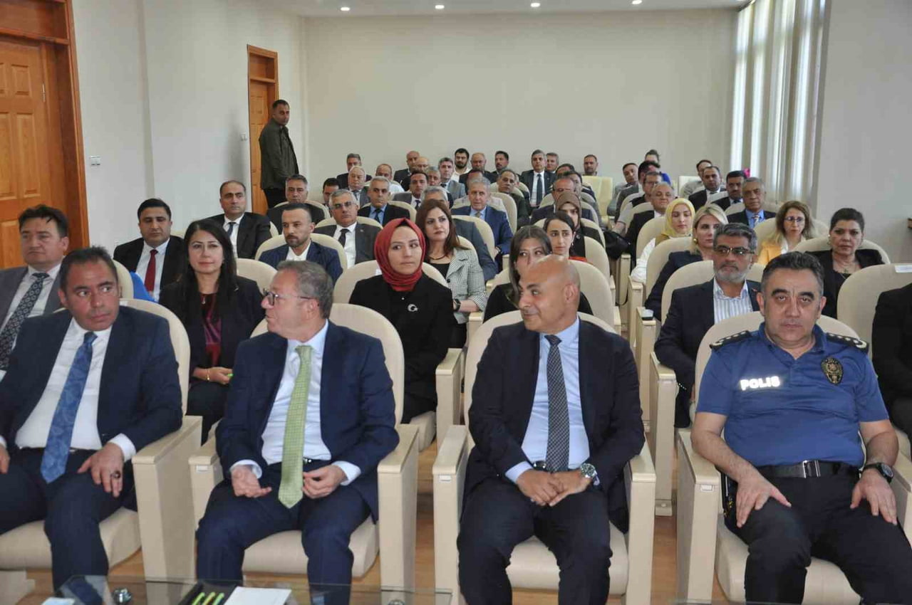 KARS'TA KAMUDA İŞ SAĞLIĞI VE GÜVENLİĞİ SEFERBERLİĞİ: 6331 SAYILI KANUN MASAYA...