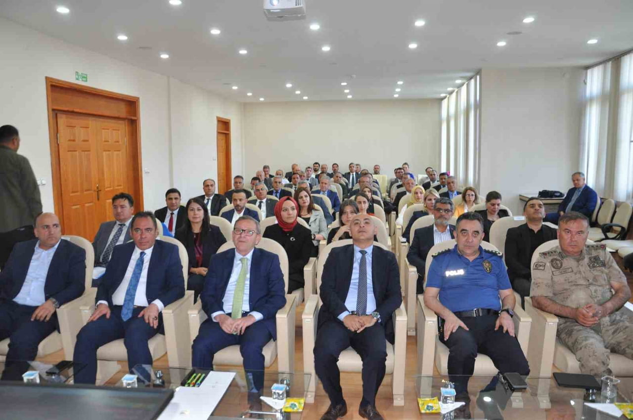 KARS'TA KAMUDA İŞ SAĞLIĞI VE GÜVENLİĞİ SEFERBERLİĞİ: 6331 SAYILI KANUN MASAYA...