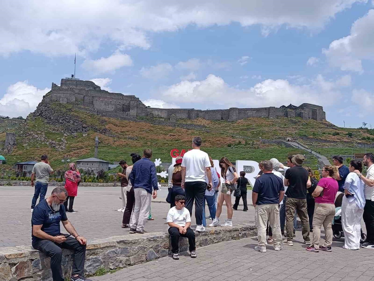 KARS YAZ TURİZMİNİN GÖZDESİ OLDU: TARİH, DOĞA VE KÜLTÜR BİR ARADA(KARS-İHA)