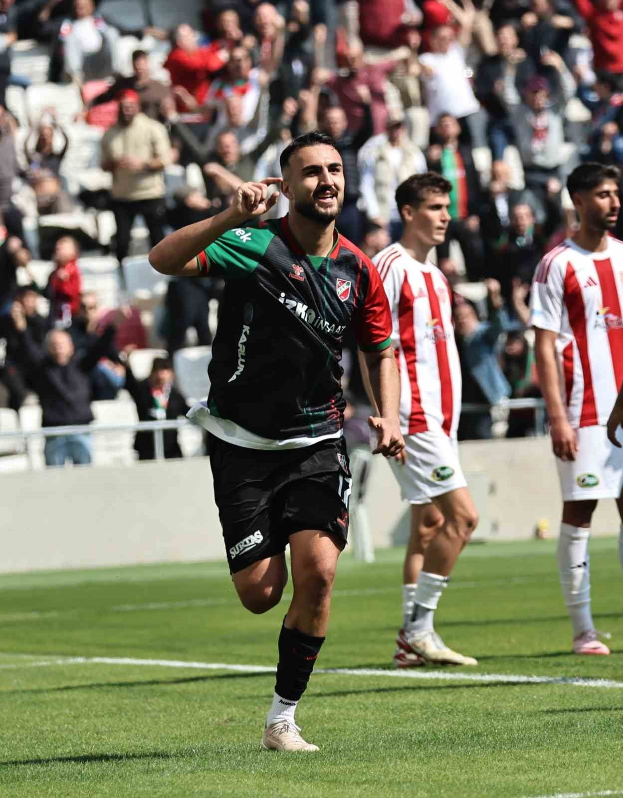 KARŞIYAKA'DA İÇ TRANSFERDE DENEYİMLİ FORVET ÖMER FARUK SEZGİN İLE BUGÜN BİR KEZ DAHA MASAYA...
