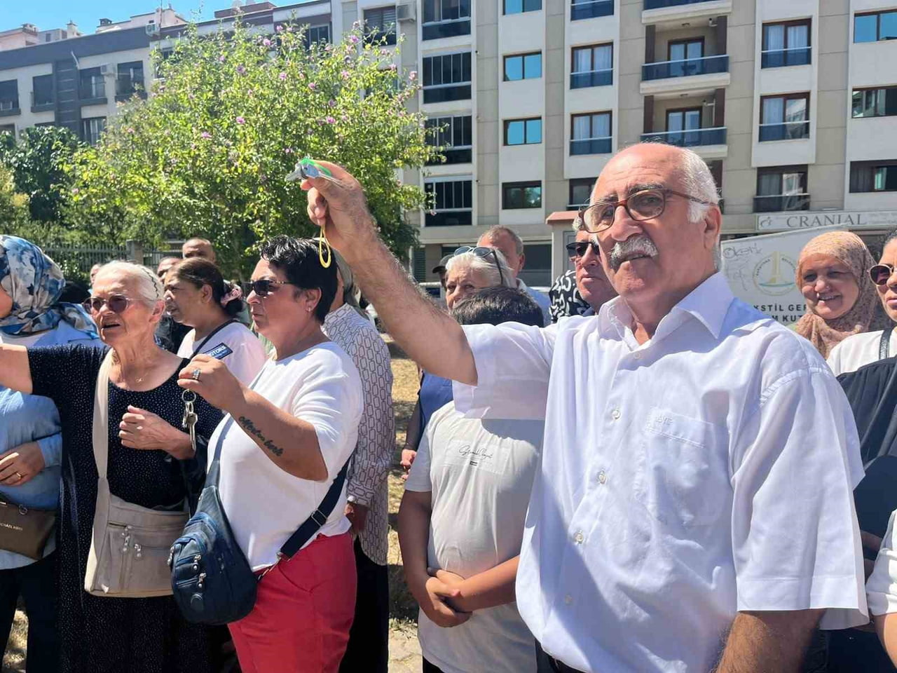 KARŞIYAKA İLÇESİNDE YÜRÜTÜLEN ÖRNEKKÖY KENTSEL DÖNÜŞÜM PROJESİ'NİN 3. VE 4. ETAPLARINDA...