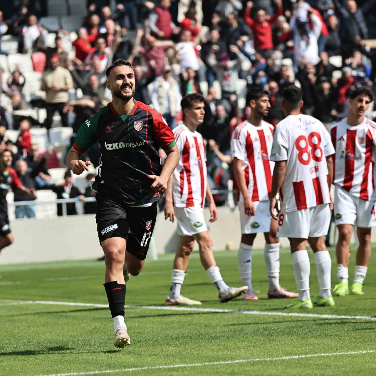KARŞIYAKA, ÖMER FARUK’LA SÖZLEŞME UZATMAK İÇİN GÖRÜŞÜYOR