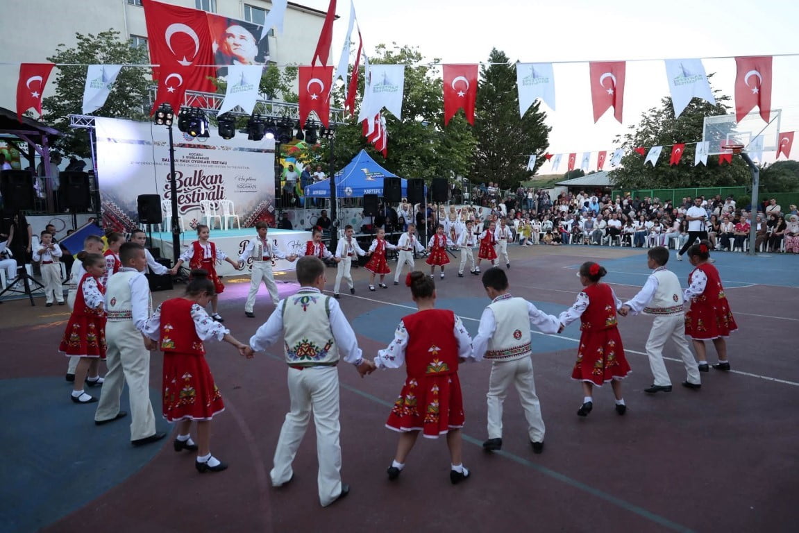 KARTEPE'DE 3. ULUSLARARASI BALKAN HALK OYUNLARI FESTİVALİ KAPSAMINDA ÇEŞİTLİ ETKİNLİKLER VE KONSER...