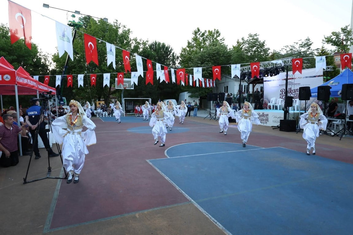 KARTEPE'DE 3. ULUSLARARASI BALKAN HALK OYUNLARI FESTİVALİ KAPSAMINDA ÇEŞİTLİ ETKİNLİKLER VE KONSER...