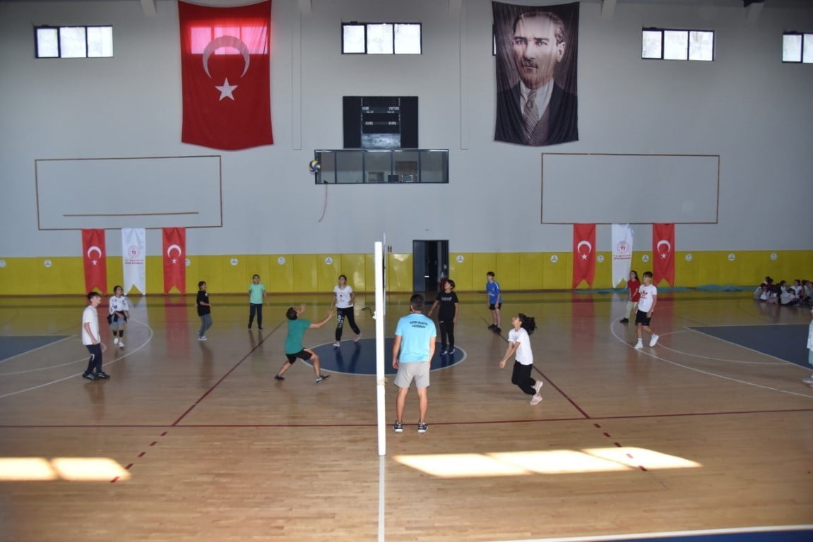 KARTEPE'DE ÇOCUKLARIN VE GENÇLERİN YAZ TATİLLERİNİ VERİMLİ GEÇİRMESİ AMACIYLA BELEDİYE TARAFINDAN...