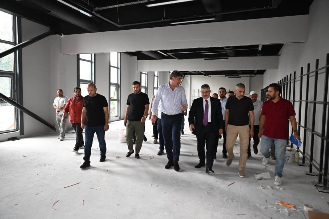 KARTEPE'NİN ACISU MAHALLESİ'NDE YAPIMI DEVAM EDEN SPOR SALONUNDA ÇALIŞMALAR SÜRÜYOR. TOPLAM 3 BİN...