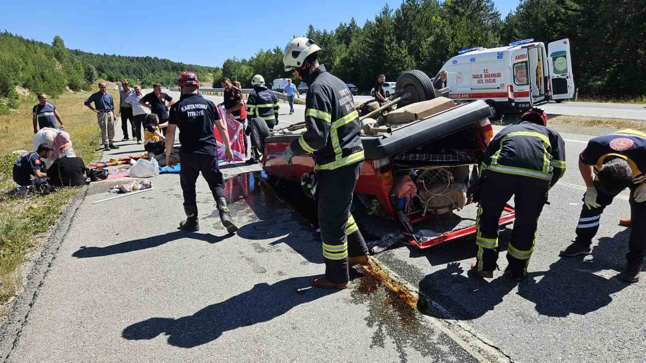 KASTAMONU'DA FİAT TOFAŞ MARKA OTOMOBİLİN TAKLA ATMASI NETİCESİNDE MEYDANA GELEN KAZADA 3 KİŞİ...