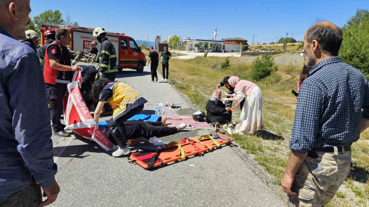 KASTAMONU'DA FİAT TOFAŞ MARKA OTOMOBİLİN TAKLA ATMASI NETİCESİNDE MEYDANA GELEN KAZADA 3 KİŞİ...