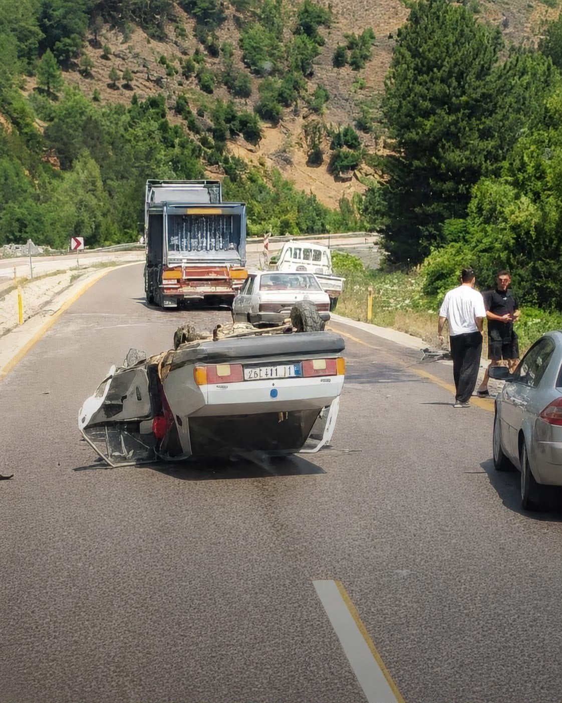 KASTAMONU'DA İKİ OTOMOBİLİN ÇARPIŞMASI NETİCESİNDE MEYDANA GELEN KAZADA 3 KİŞİ YARALANDI.
