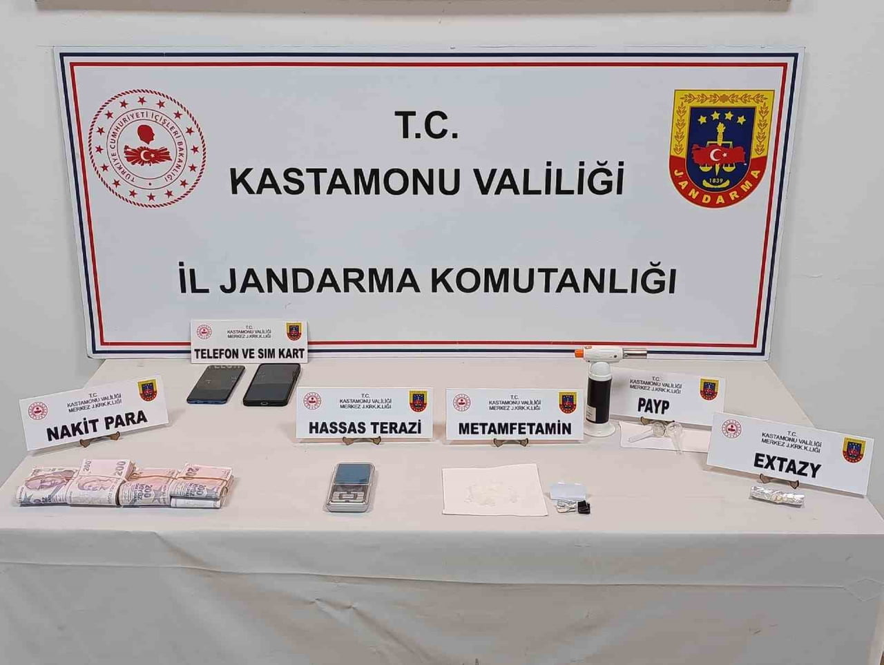 KASTAMONU'DA JANDARMA EKİPLERİ TARAFINDAN DÜZENLENEN UYUŞTURUCU OPERASYONLARINDA 5 ŞÜPHELİ...