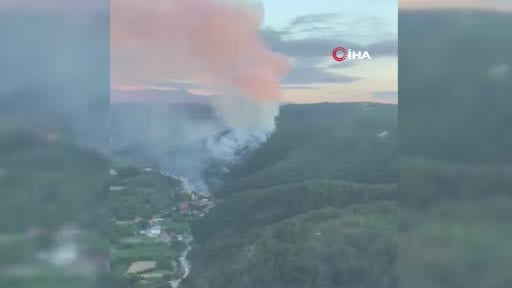 Kastamonu'daki orman yangınına müdahale helikopter kamerasında
