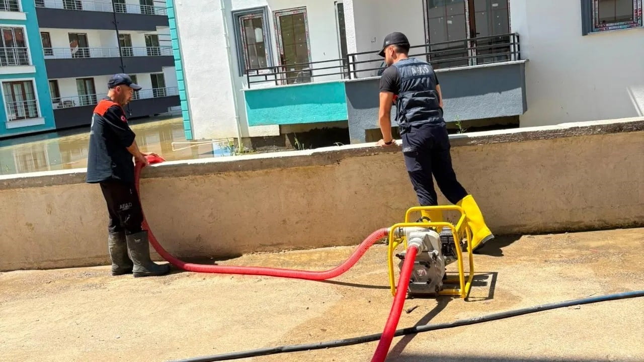 KASTAMONU'NUN CİDE İLÇESİNDE MEYDANA GELEN SEL FELAKETİNİN ARDINDAN, SİNOP İL AFET VE ACİL DURUM...
