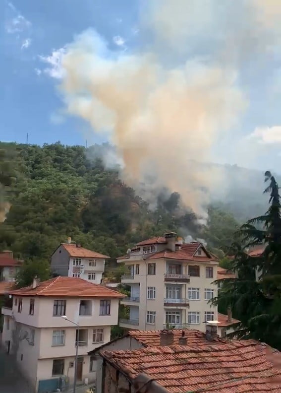KASTAMONU'NUN TOSYA İLÇESİNDE ÇIKAN ORMAN YANGINI ORMAN VE İTFAİYE EKİPLERİ TARAFINDAN SÖN...