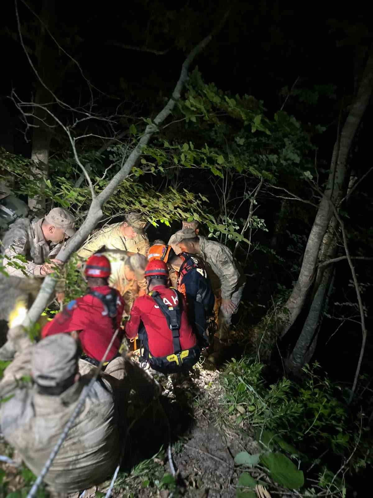 KASTAMONU’NUN ÇATALZEYTİN İLÇESİNDE ÇÖP ATTIĞI ESNADA DENGESİNİ KAYBEDEREK UÇURUMA YUVARLANAN...