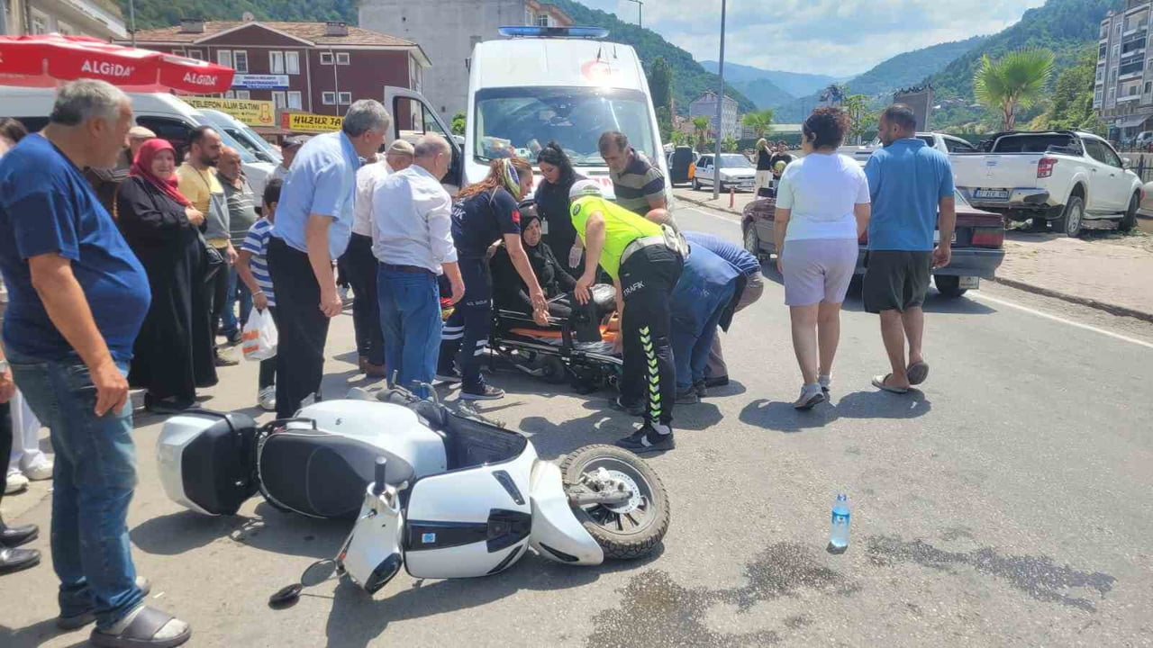 KASTAMONU’NUN İNEBOLU İLÇESİNDE MOTOSİKLETİN ÇARPTIĞI KADIN YARALANDI.