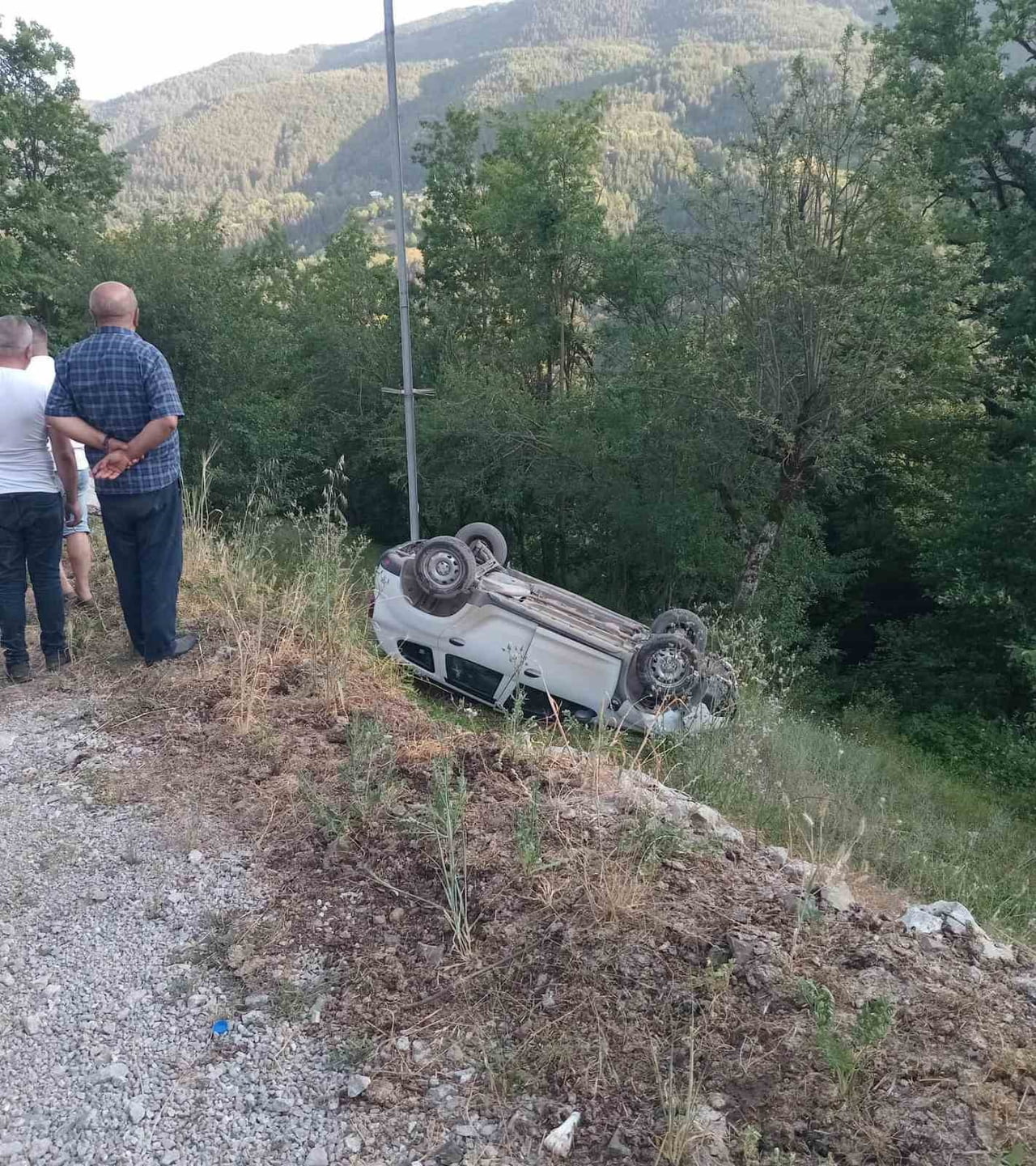 KASTAMONU’NUN KÜRE İLÇESİNDE HASTANE RANDEVUSUNDAN DÖNEN VATANDAŞLARI TAŞIYAN OTOMOBİL, KONTROLDEN...