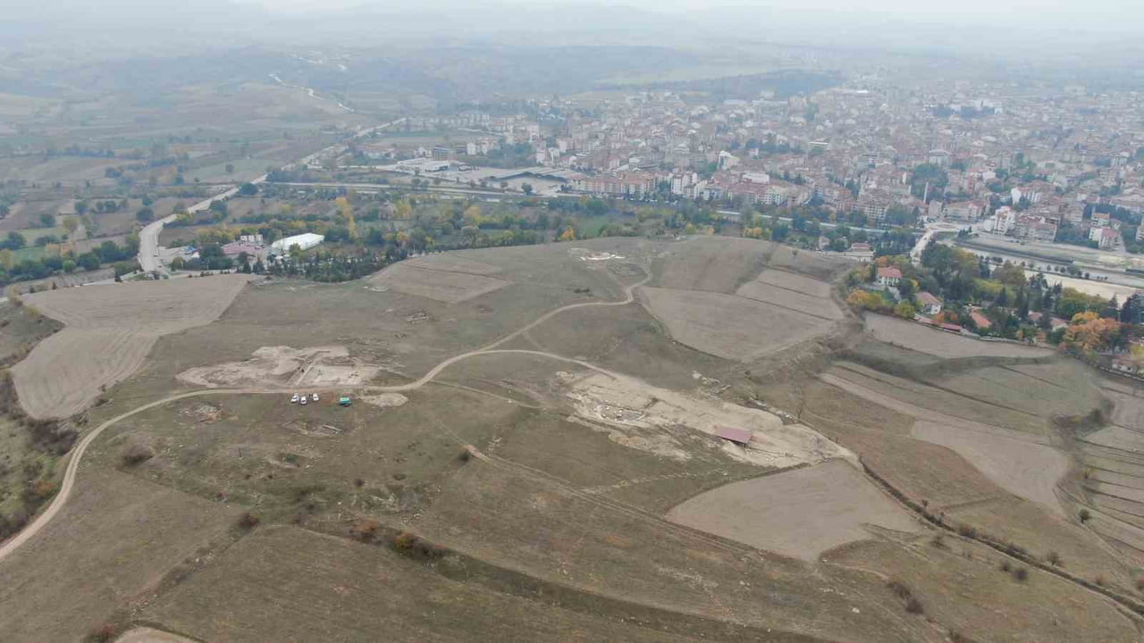 KASTAMONU’NUN TAŞKÖPRÜ İLÇESİNDE 2 BİN YIL ÖNCE POMPEİOPOLİS ANTİK KENTİNİN KURULU OLDUĞU DÖNEMDE...