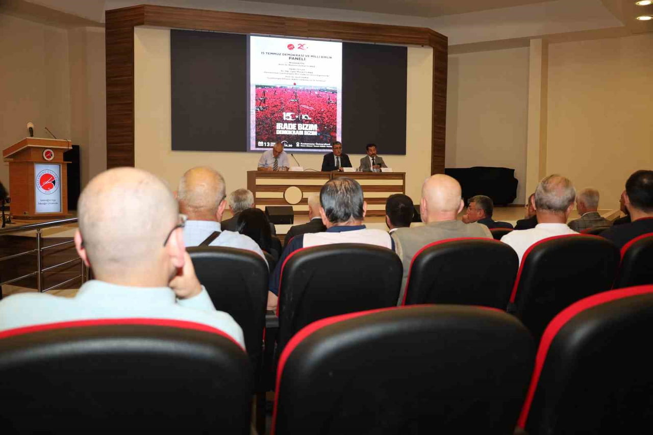 KASTAMONU ÜNİVERSİTESİ TARAFINDAN 15 TEMMUZ DEMOKRASİ VE MİLLİ BİRLİK GÜNÜ DOLAYISIYLA PANEL...