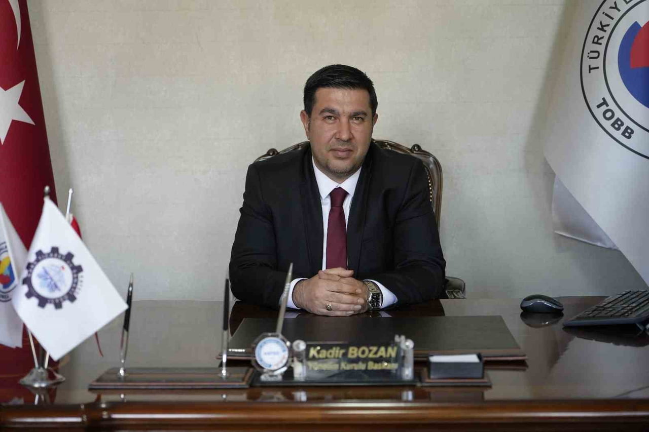 KATSO BAŞKANI KADİR  BOZAN, “BU SADECE BİR UÇAK SEFERİ DEĞİL, KARS'IN GELECEĞİNE AÇILAN YENİ BİR...