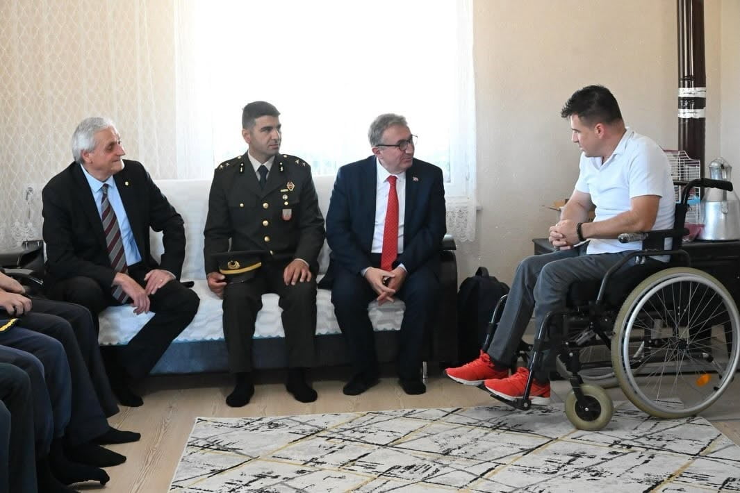 KAYMAKAM HELVACI’DAN GAZİ VE ŞEHİT AİLESİNE ZİYARET