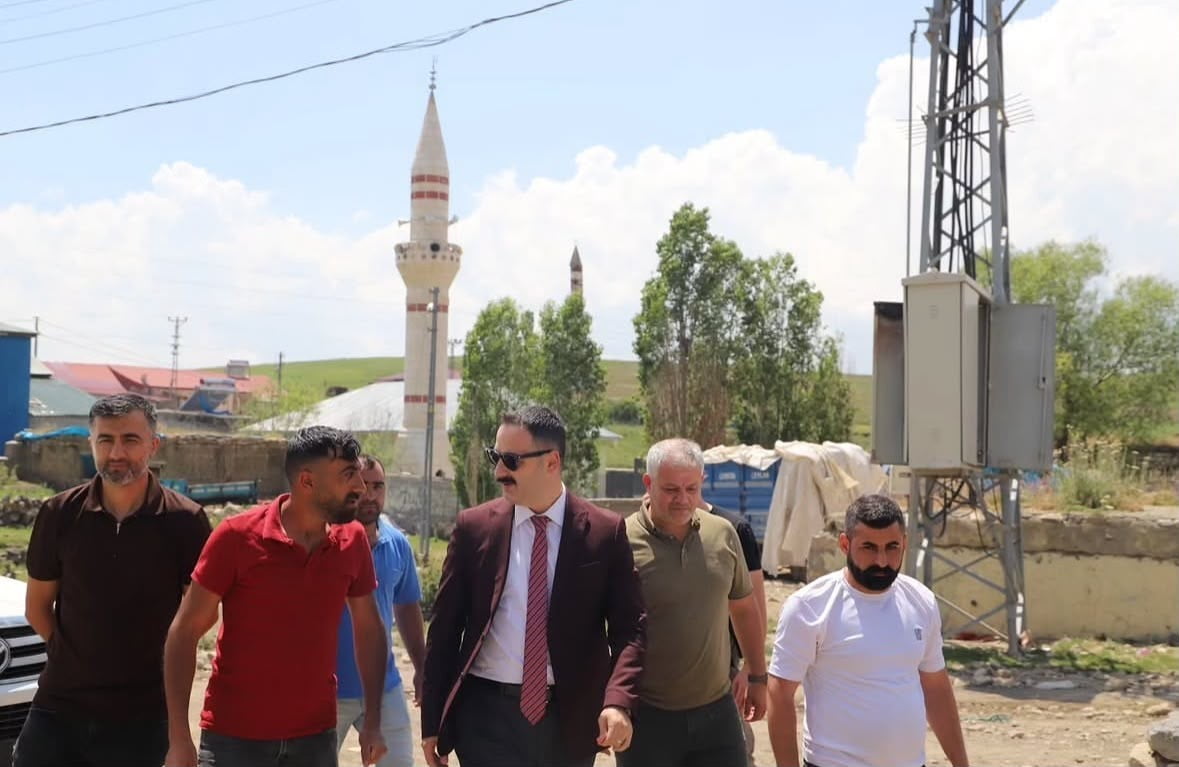 KAYMAKAM MUSTAFA AYVAT VE KÖY SAKİNLERİ