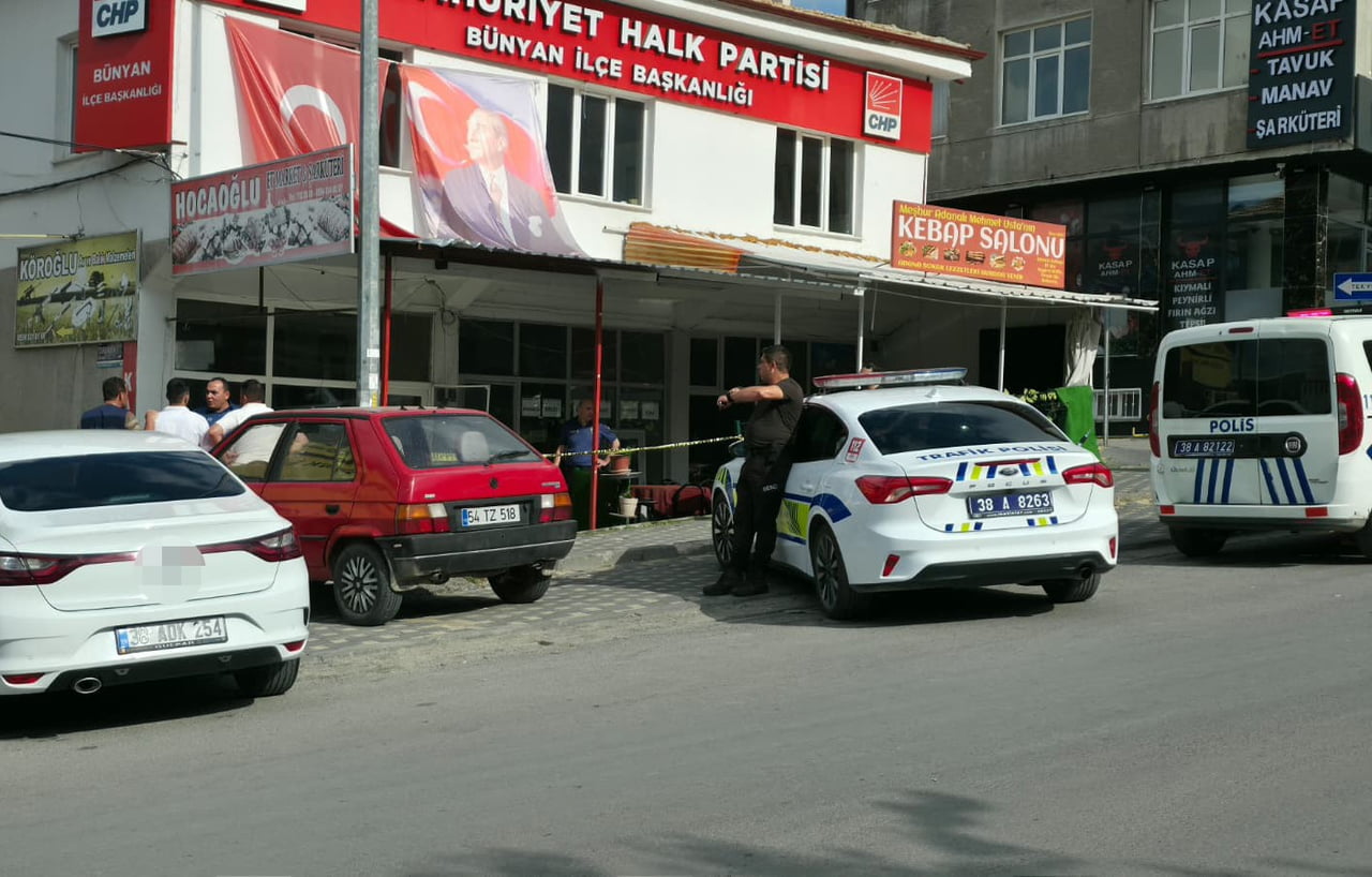 KAYSERİ'NİN BÜNYAN İLÇESİNDE ESNAFLAR ARASINDA ÇIKTIĞI İDDİA EDİLEN BIÇAKLI KAVGADA 1 KİŞİ AĞIR...