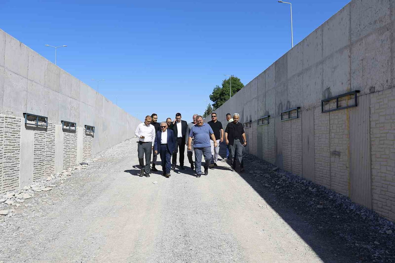 KAYSERİ BÜYÜKŞEHİR BELEDİYE BAŞKANI DR. MEMDUH BÜYÜKKILIÇ, DSİ-YENİ SANAYİ KATLI KAVŞAĞI...