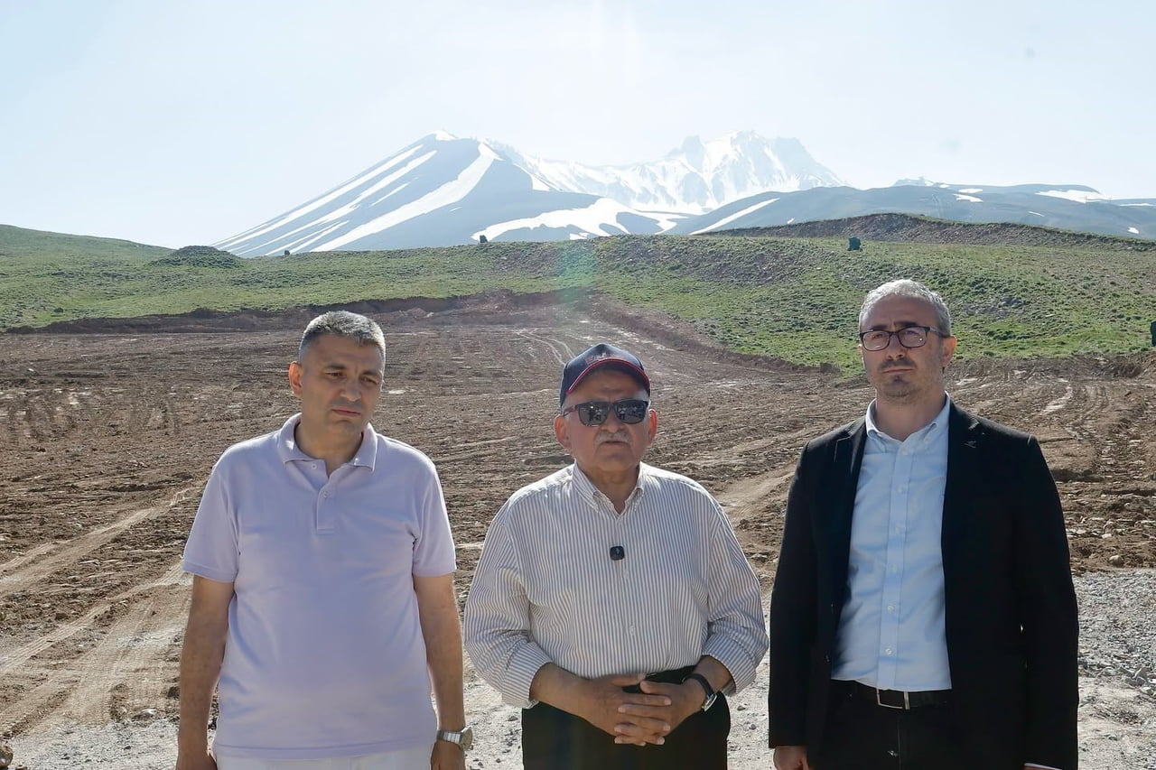 KAYSERİ BÜYÜKŞEHİR BELEDİYE BAŞKANI DR. MEMDUH BÜYÜKKILIÇ, ERCİYES KAYAK MERKEZİ'NDE KIŞ SEZONU...