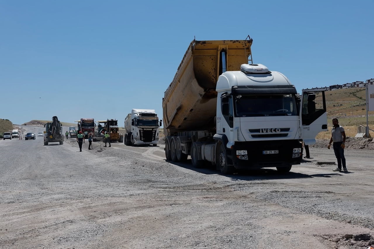KAYSERİ BÜYÜKŞEHİR BELEDİYE BAŞKANI DR. MEMDUH BÜYÜKKILIÇ, ERKİLET BULVARI'NI NUH NACİ YAZGAN...