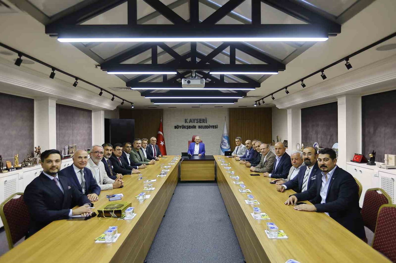 KAYSERİ BÜYÜKŞEHİR BELEDİYE BAŞKANI DR. MEMDUH BÜYÜKKILIÇ; ULUSLARARASI NAKLİYECİLER DERNEĞİ (UND)...