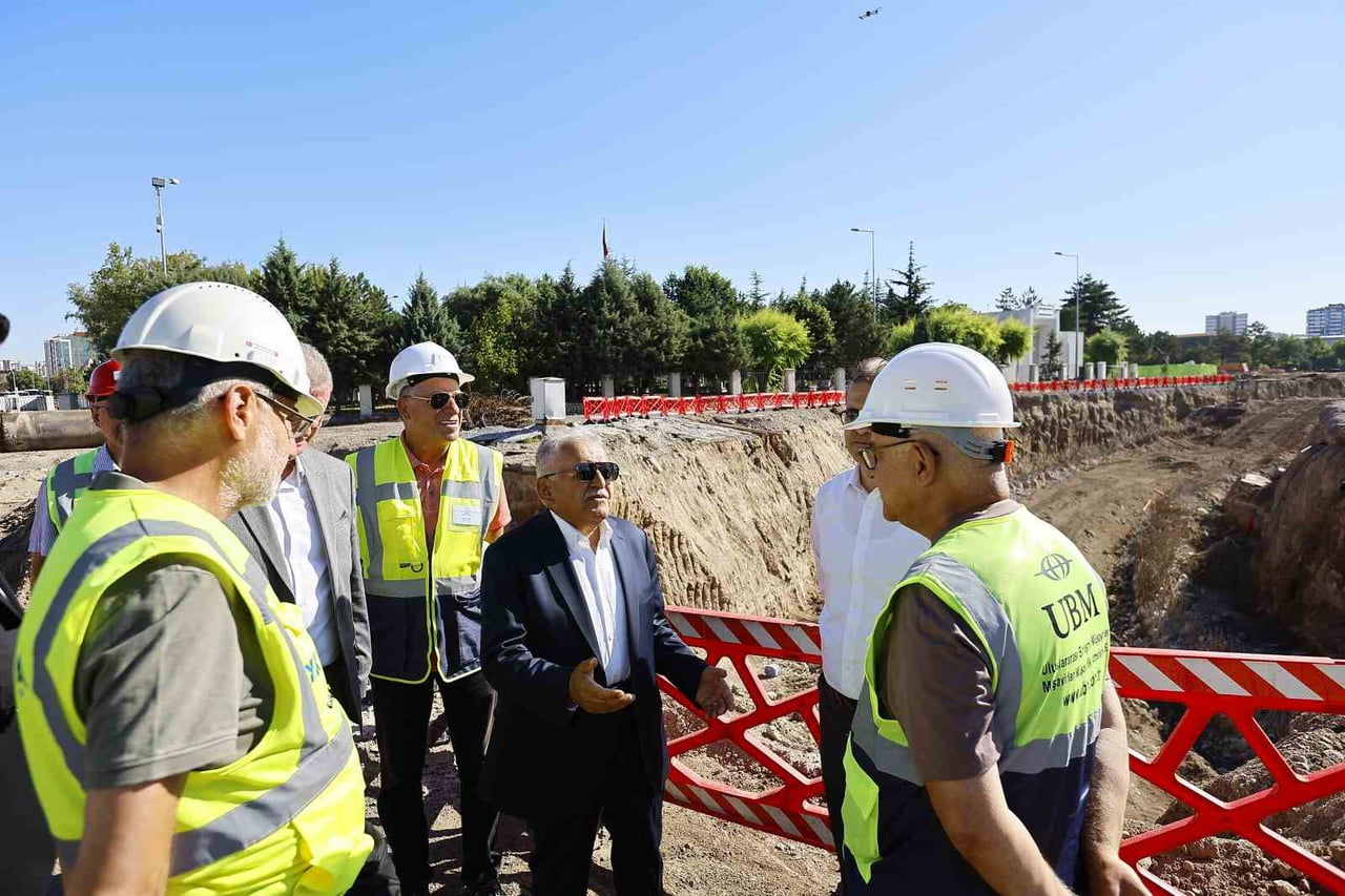 KAYSERİ BÜYÜKŞEHİR BELEDİYE BAŞKANI DR. MEMDUH BÜYÜKKILIÇ, YENİ HAFTANIN İLK GÜNÜNDE KARTAL...