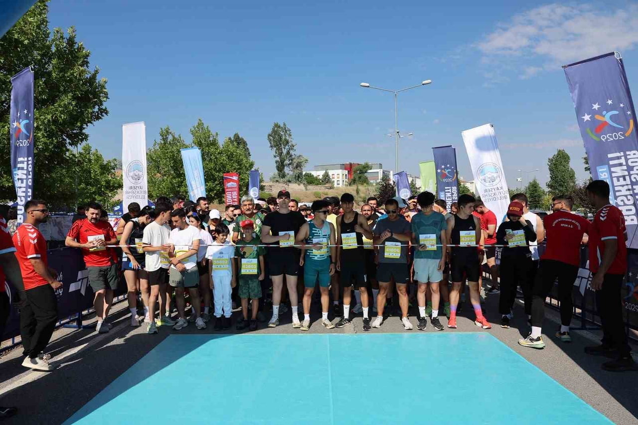 KAYSERİ BÜYÜKŞEHİR BELEDİYESİ; SPOR A.Ş. ORGANİZASYONUYLA 15 TEMMUZ DEMOKRASİ VE MİLLÎ BİRLİK...