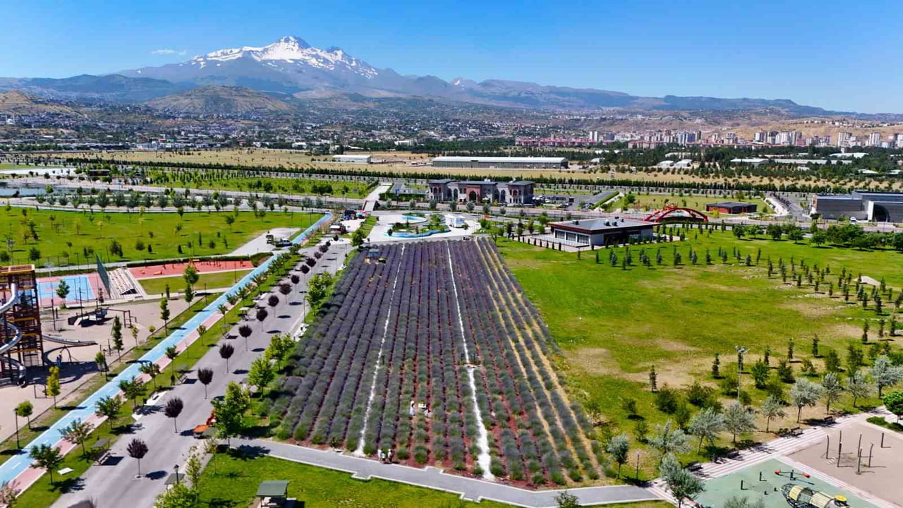 KAYSERİ BÜYÜKŞEHİR BELEDİYESİ TARAFINDAN RECEP TAYYİP ERDOĞAN MİLLET BAHÇESİ'NDE OLUŞTURULAN...