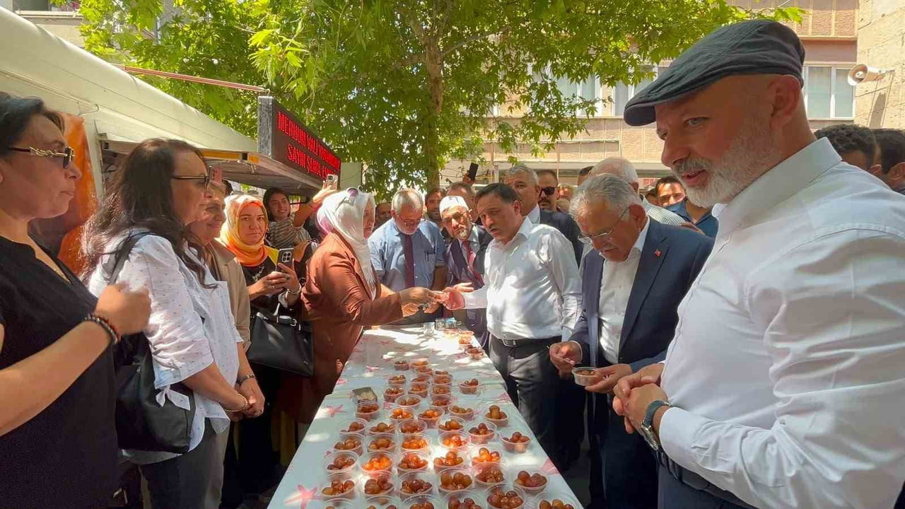 KAYSERİ’DE MUHTARLAR DERNEĞİ TARAFINDAN KALP KRİZİ GEÇİREREK HAYATINI KAYBEDEN VALİ YARDIMCISI...