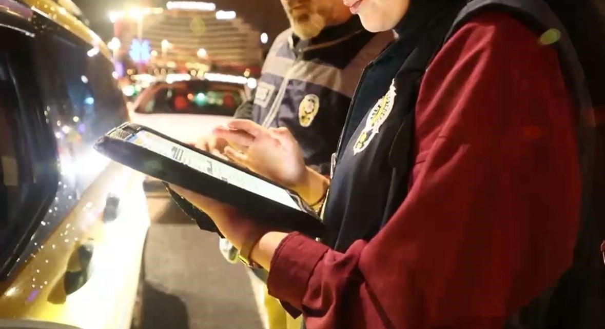 KAYSERİ’DE POLİS EKİPLERİ TARAFINDAN 725 PERSONELLE EŞ ZAMANLI OLARAK DÜZENLENEN ‘HUZUR’...
