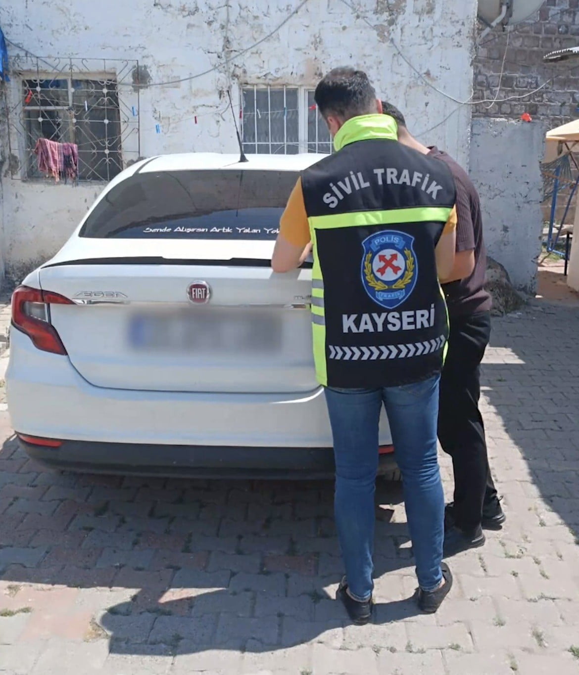 KAYSERİ’DE POLİS EKİPLERİ TARAFINDAN YAPILAN ÇALIŞMALARDA, TRAFİKTE ÇIKAN TARTIŞMADA ARAÇTAN...
