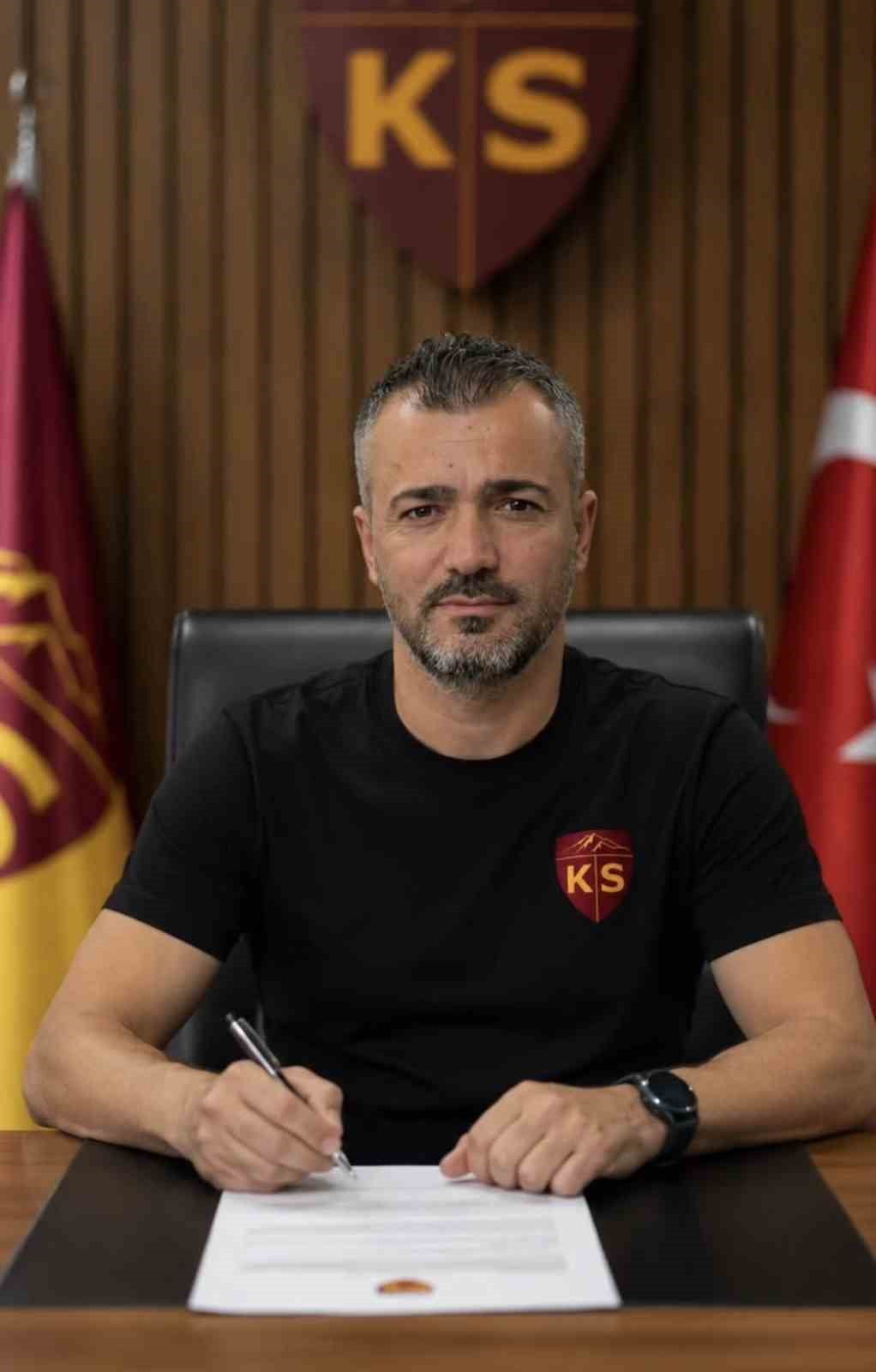 KAYSERİ KADIN FK TAKIMININ YENİ ANTRENÖRÜ ENES KARAKAYA OLDU.
