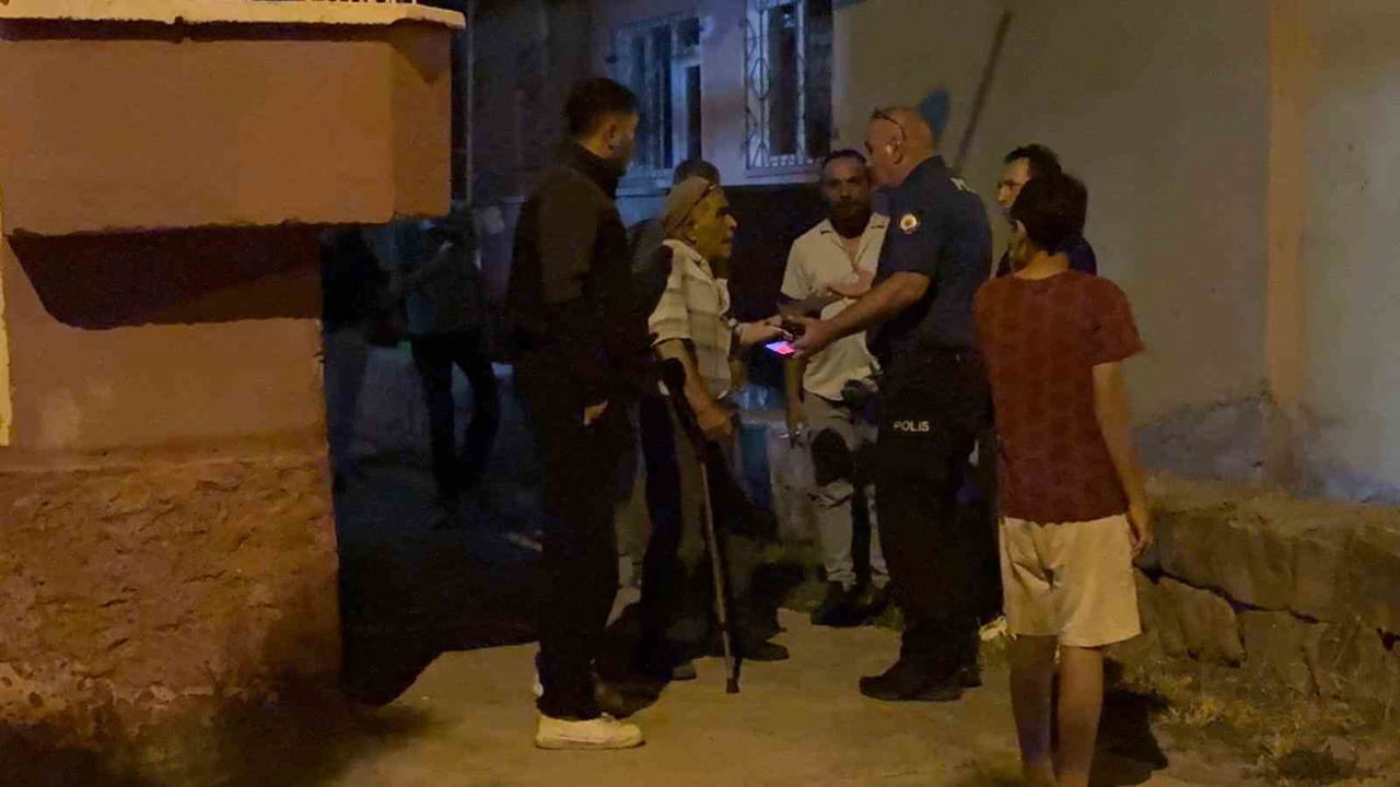 KAYSERİ’NİN KOCASİNAN İLÇESİNDE BİR ŞAHIS YÜRÜMEKTE ZORLUK ÇEKEN BABASININ AKÜLÜ TEKERLEKLİ...