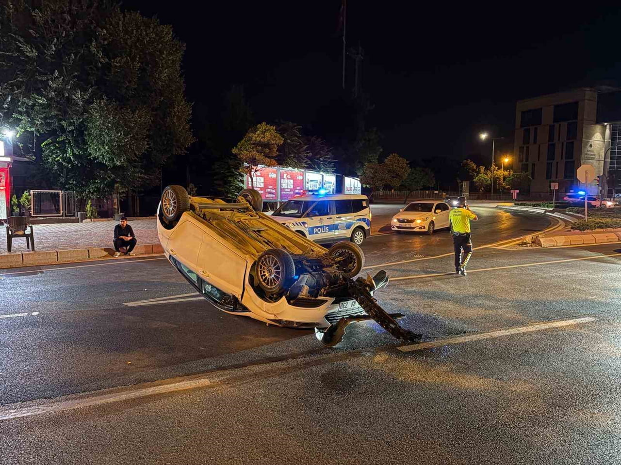 KAYSERİ’NİN KOCASİNAN İLÇESİNDE OTOMOBİLİYLE TAKLA ATAN SÜRÜCÜ ARACINI BIRAKARAK, KAZA MAHALİNDEN...