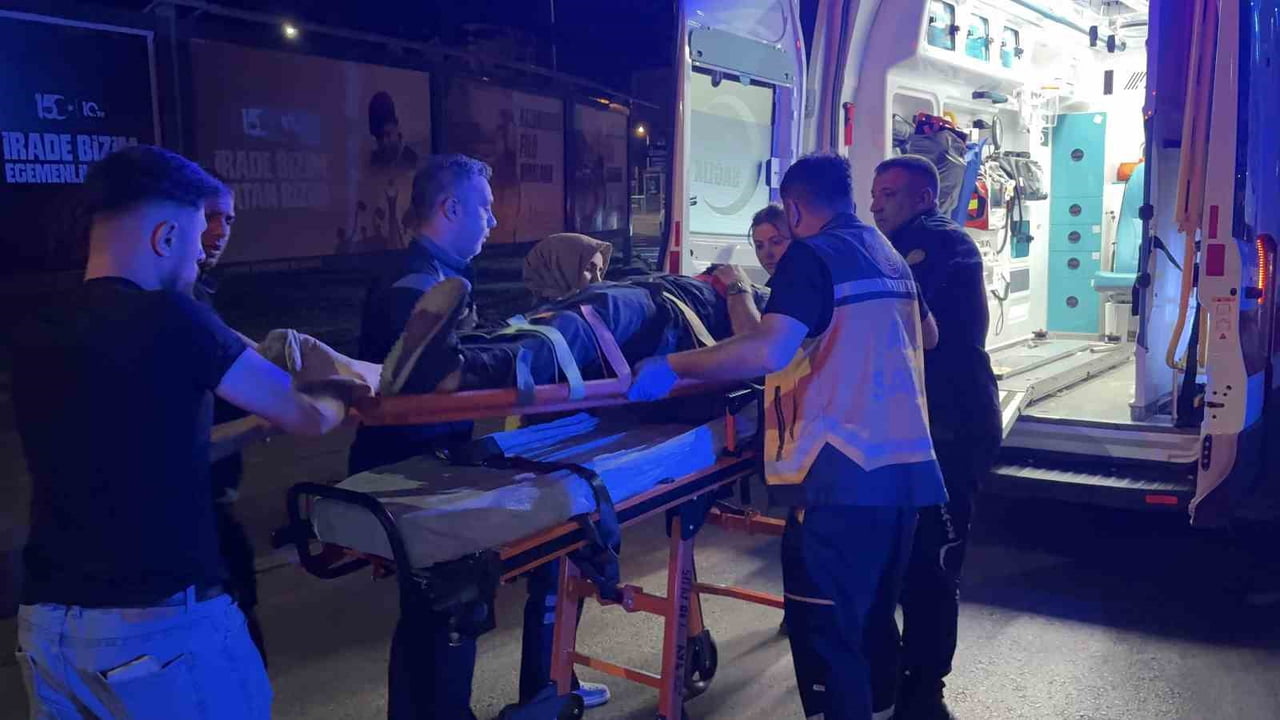 KAYSERİ’NİN KOCASİNAN İLÇESİNDE VİRAJI ALAMAYAN SUV TARZI ARAÇ KALDIRIMI AŞARAK, AYDINLATMA...