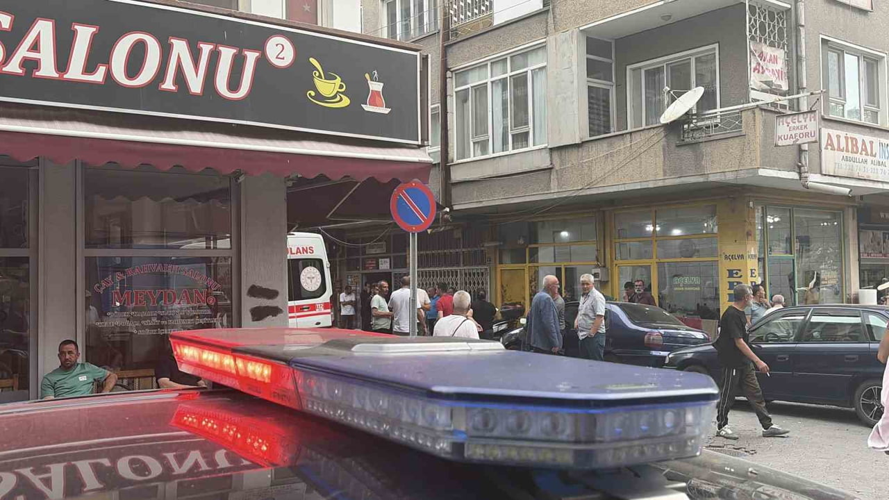 KAYSERİ’NİN MELİKGAZİ İLÇESİNDE 20 YAŞINDAKİ YABANCI UYRUKLU GENÇ, ODASINDA KENDİNİ ASARAK...