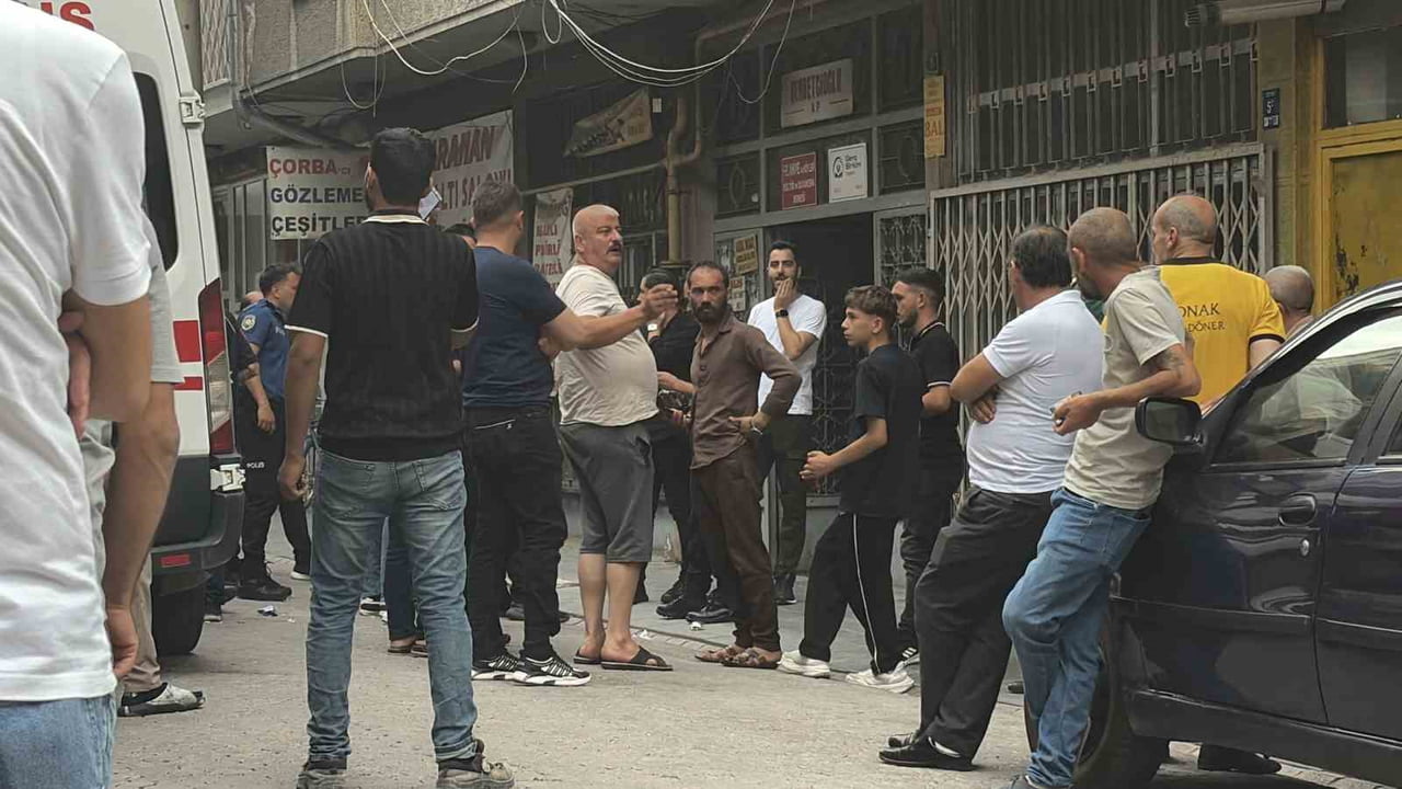 KAYSERİ’NİN MELİKGAZİ İLÇESİNDE 20 YAŞINDAKİ YABANCI UYRUKLU GENÇ, ODASINDA KENDİNİ ASARAK...