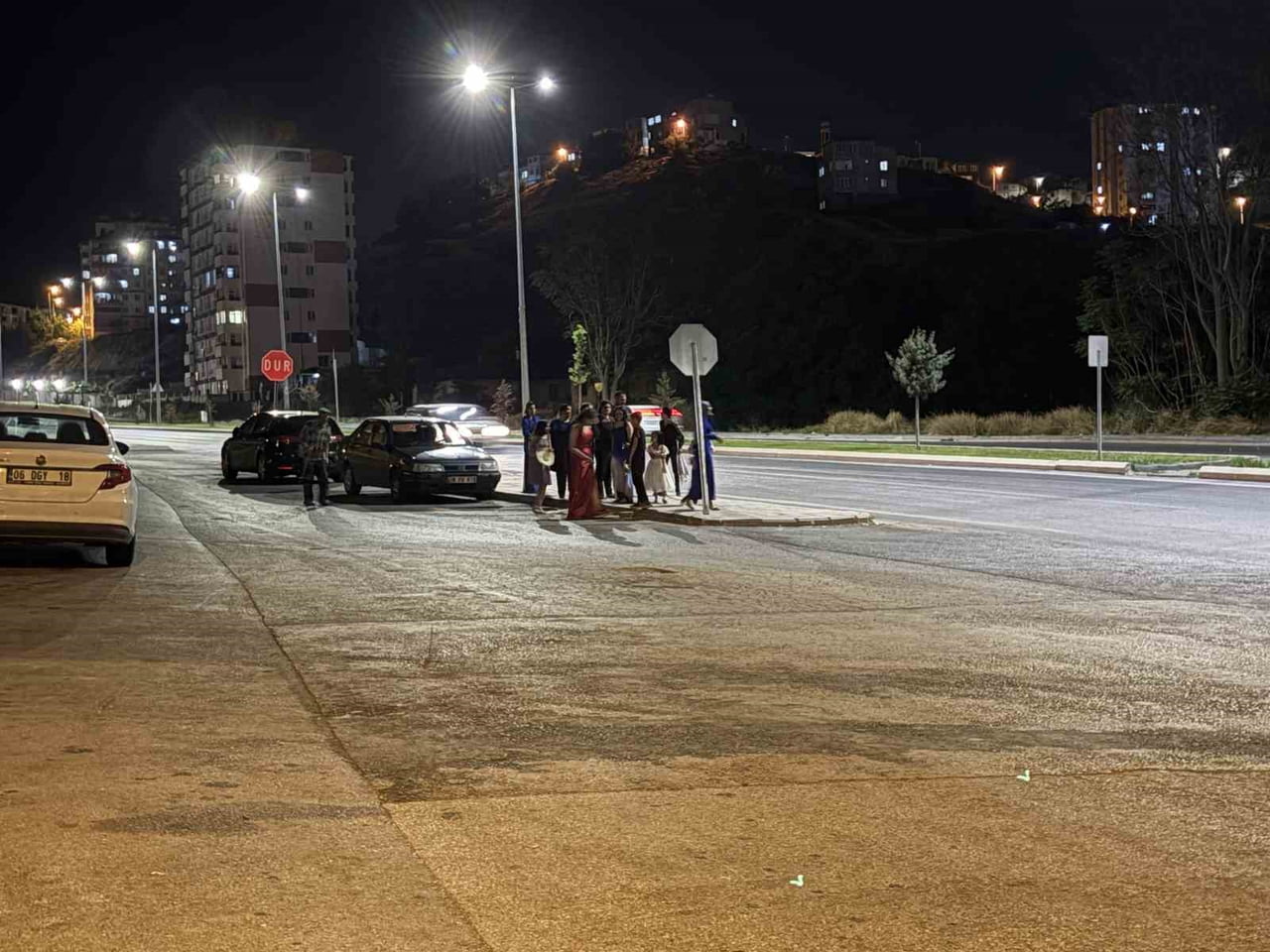 KAYSERİ’NİN MELİKGAZİ İLÇESİNDE BİR DÜĞÜN DE ÇIKAN BIÇAKLI KAVGADA 1 KİŞİ YARALANIRKEN, ŞÜPHELİ...