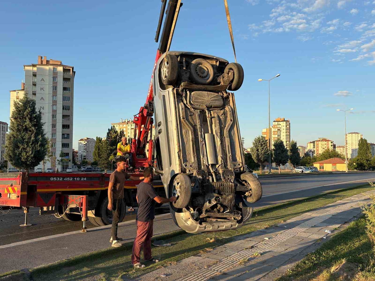 KAYSERİ’NİN MELİKGAZİ İLÇESİNDE KONTROLDEN ÇIKAN HAFİF TİCARİ ARAÇ TAKLA ATARKEN, KAZADA 1 KİŞİ...