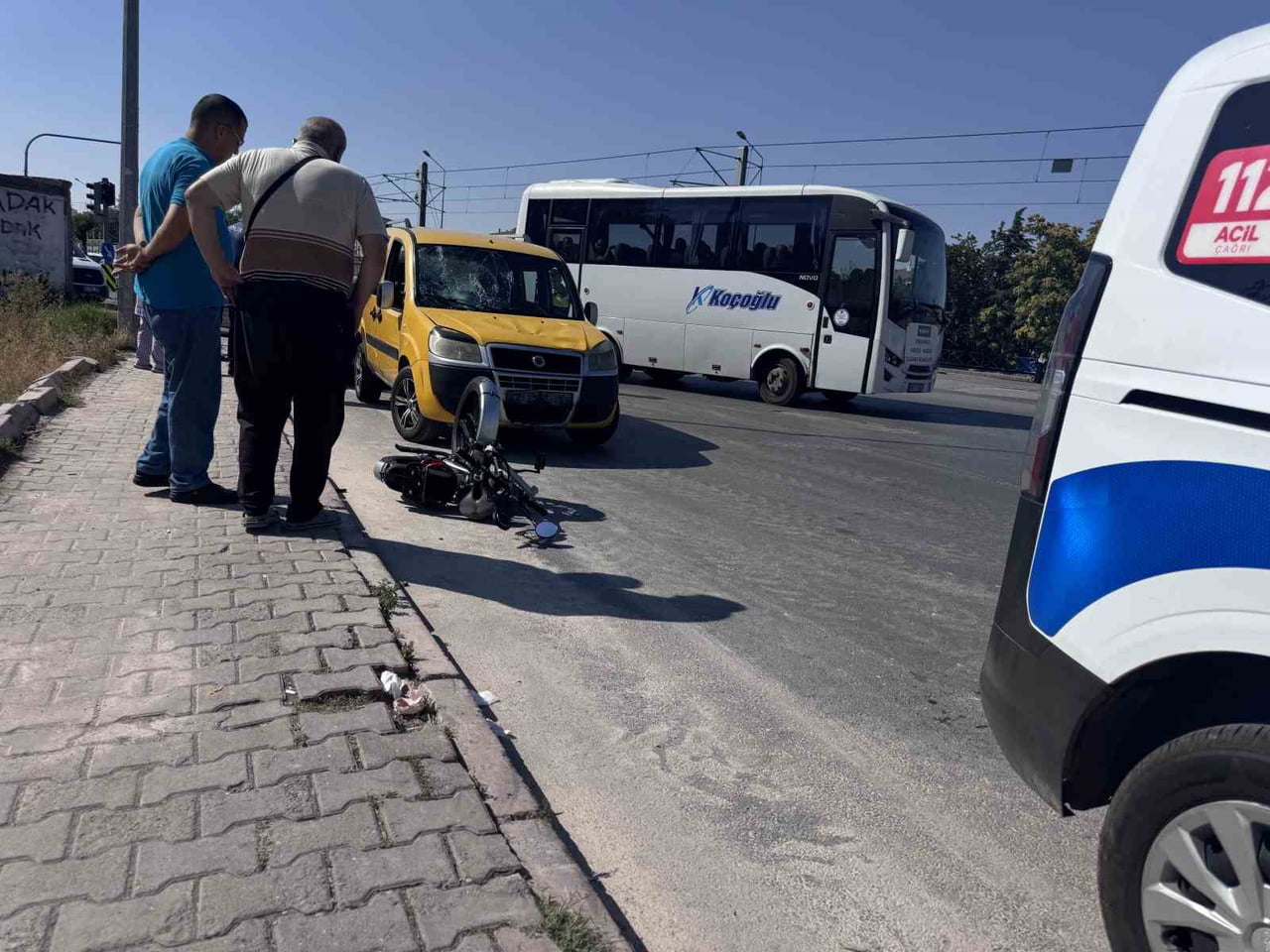 KAYSERİ’NİN MELİKGAZİ İLÇESİNDE OTOMOBİLİN ÇARPTIĞI ELEKTRİKLİ BİSİKLET SÜRÜCÜSÜ AĞIR...