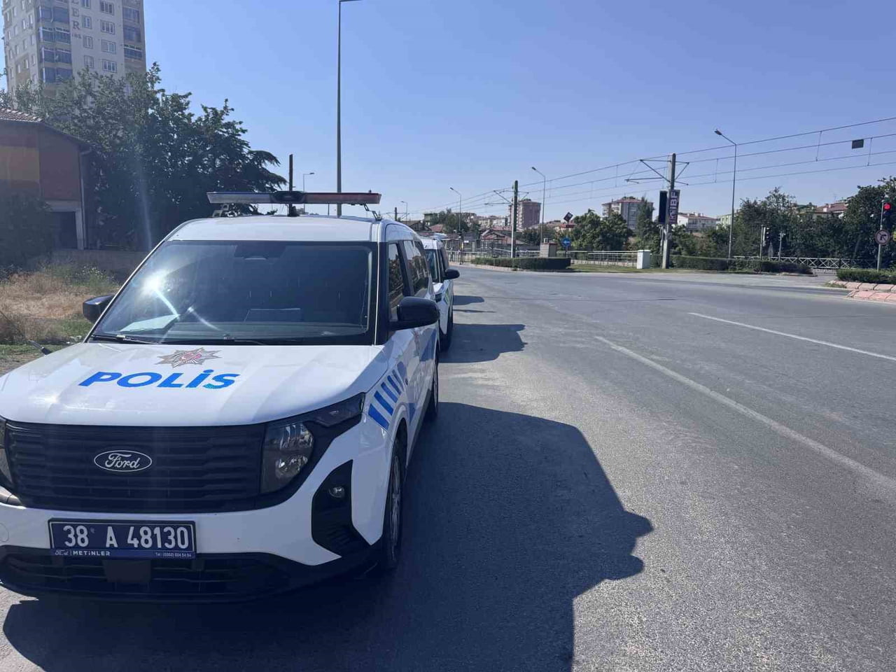 KAYSERİ’NİN MELİKGAZİ İLÇESİNDE OTOMOBİLİN ÇARPTIĞI ELEKTRİKLİ BİSİKLET SÜRÜCÜSÜ AĞIR...